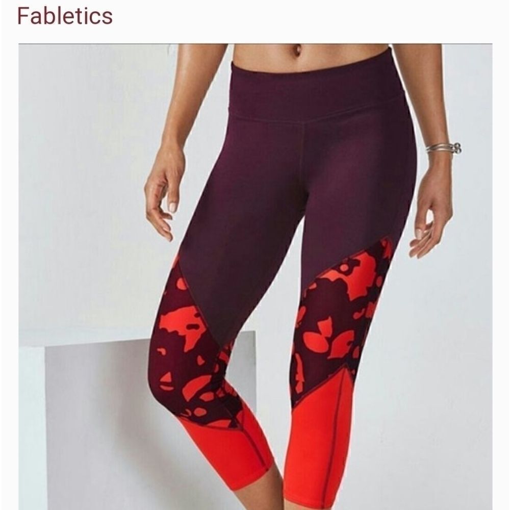 Fabletics Brogan Capri Burgundy Floral small